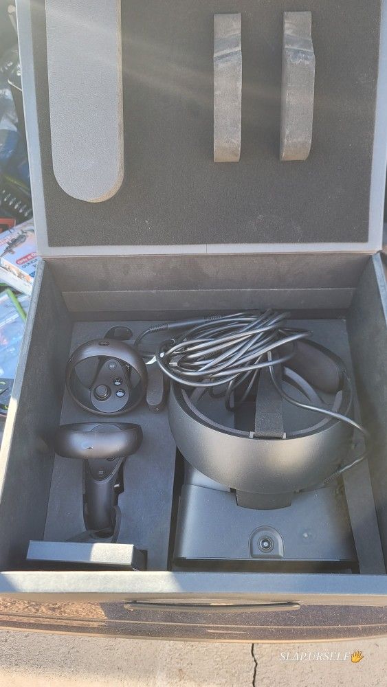 OCU LUS Rift S PC powered virtual reality (VR) gaming headset.