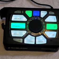 TC HELICON PERFORM-V ULTIMATE MIC VOCAL PROCESSOR FOR QUICK AND EASY STUDIO-QUALITY SOUND. 