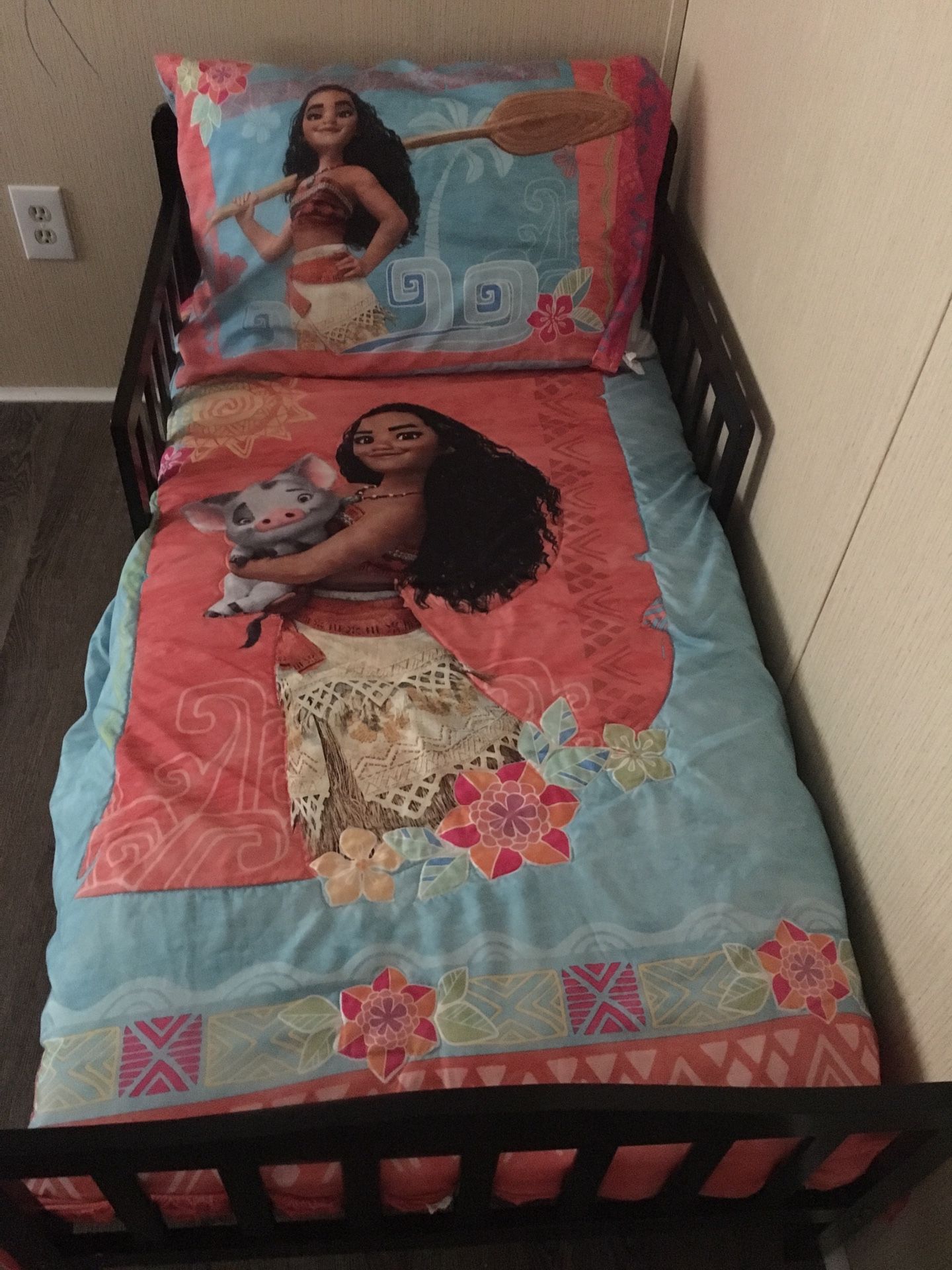 Toddler bed ,mattress and mattress cover , Moana set and