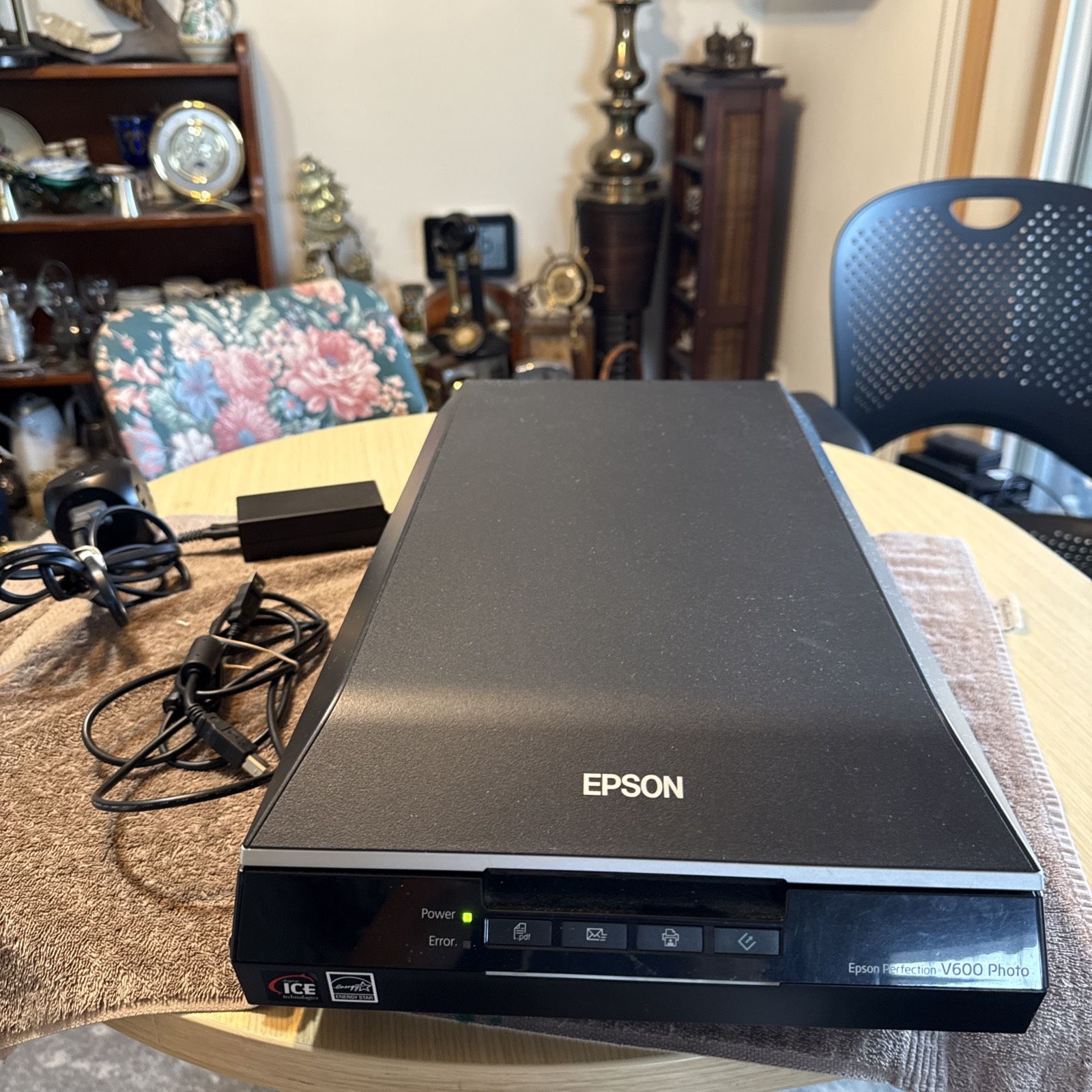 EPSON Perfection V600 Photo & Document Scanner w Power Supply and usb cable - Black. Tested. Working.