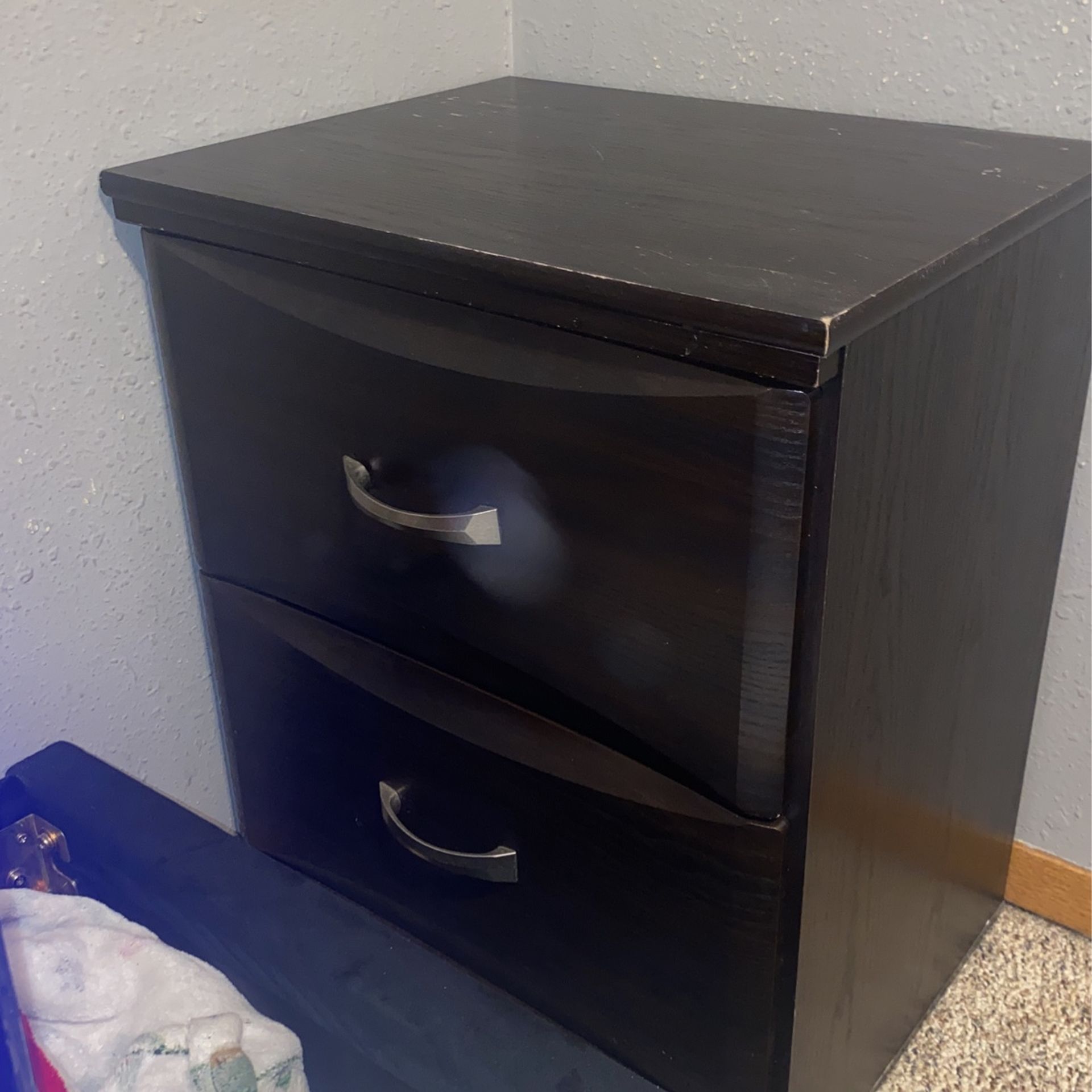 BLACK NIGHTSTAND 