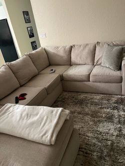 U shaped sectional couch