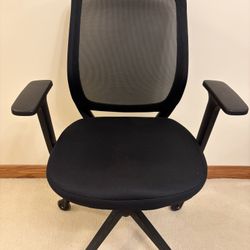 Staples Essentials Ergonomic Fabric Swivel Task Chair