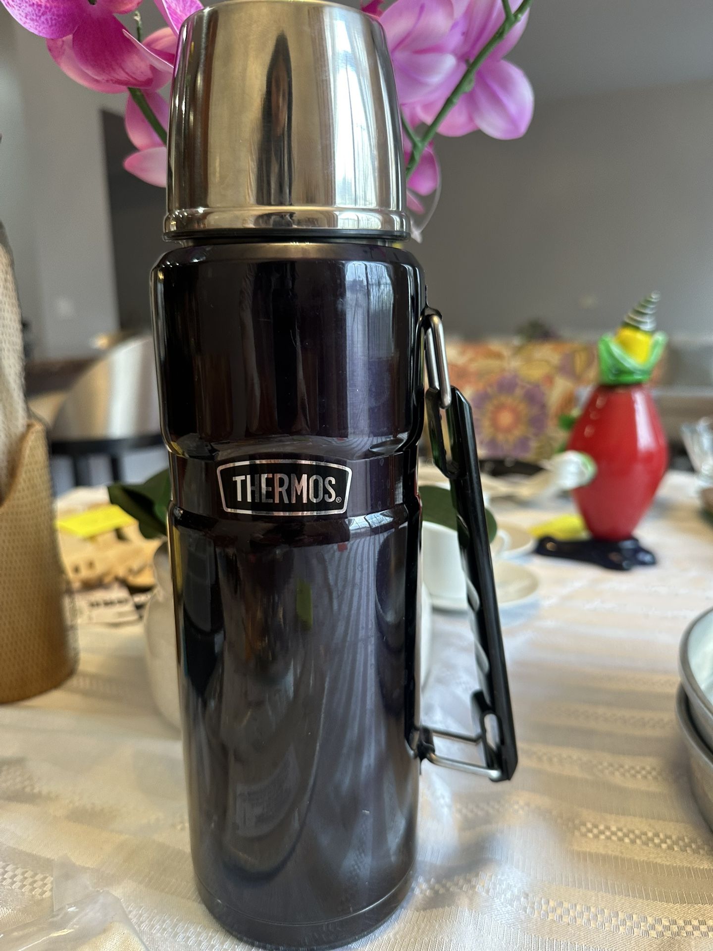 Thermos brand, barely used hot and cold beverage container