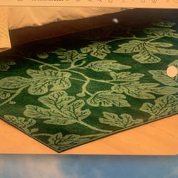 Green Leaf Pattern Rug