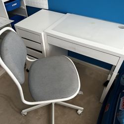 Kids Desk w/Drawers + Chair 