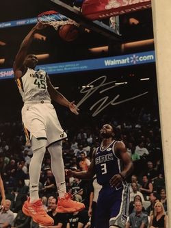 Donovan Mitchell Autographed 8x10 Photo with COA