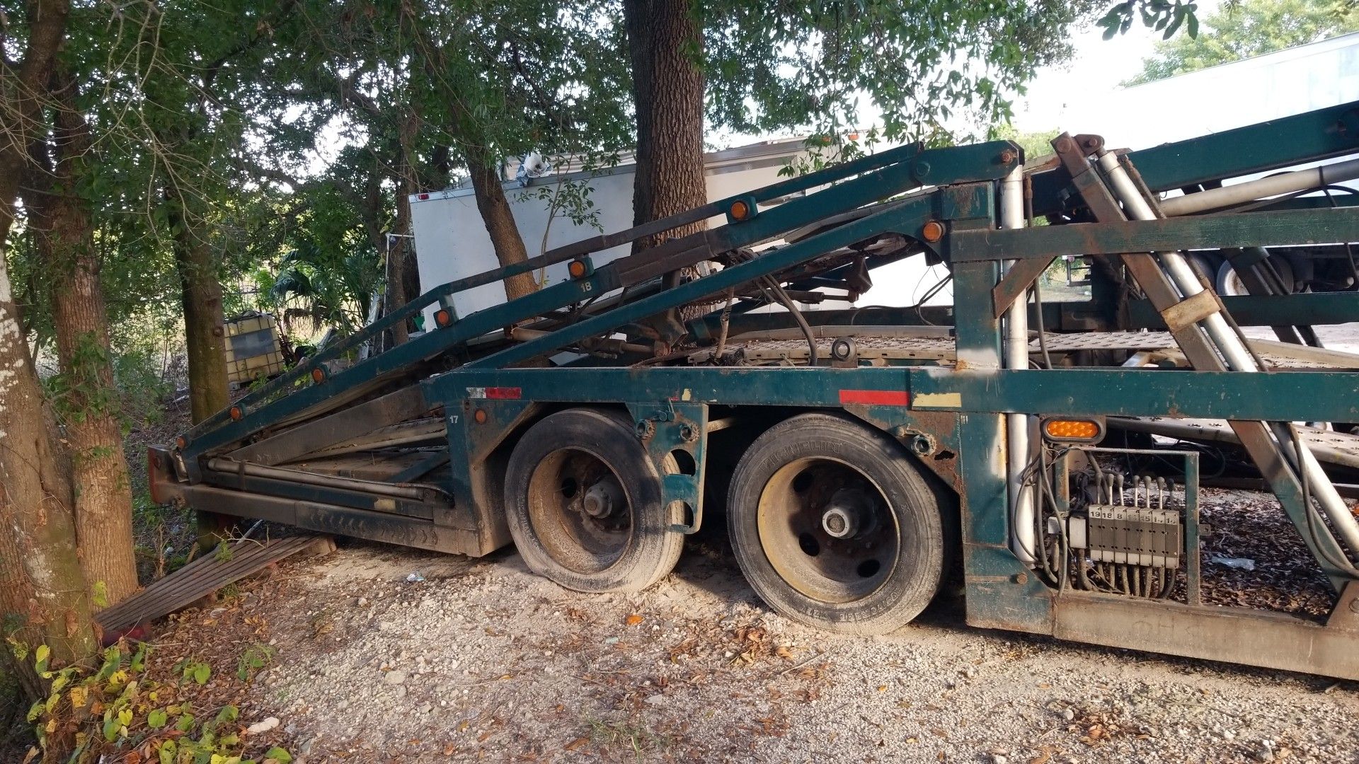 1999 boyston car trailer