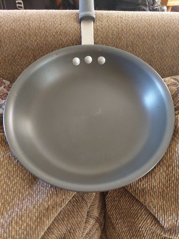 Calphalon 10" Anodized Carbon Steel Pan