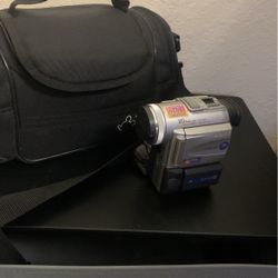 Sony DCR-PC100 Video Camera Handycam(needs Memory Stick)