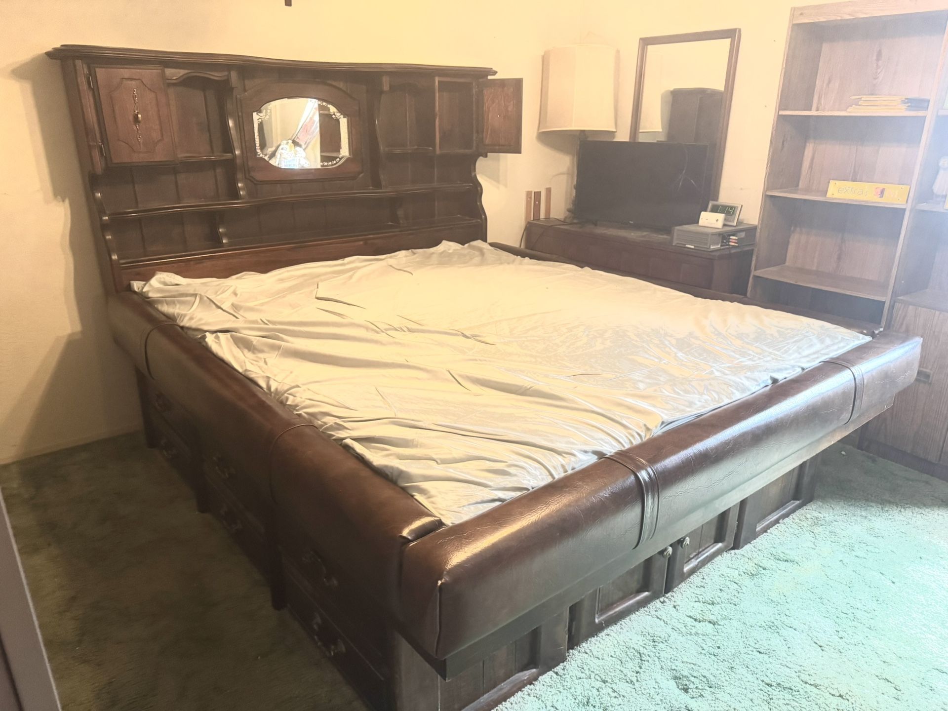 Cal King Captains Waterbed/bed