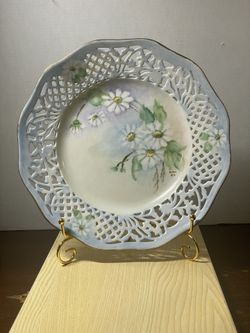 Thun Czech Republic Porcelain Plate Hand painted Daisies Pierced Border And Gold Trim