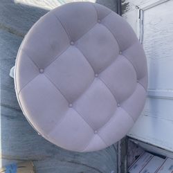 Round Tufted Ottoman with White Turned Legs ( The Legs are detachable)