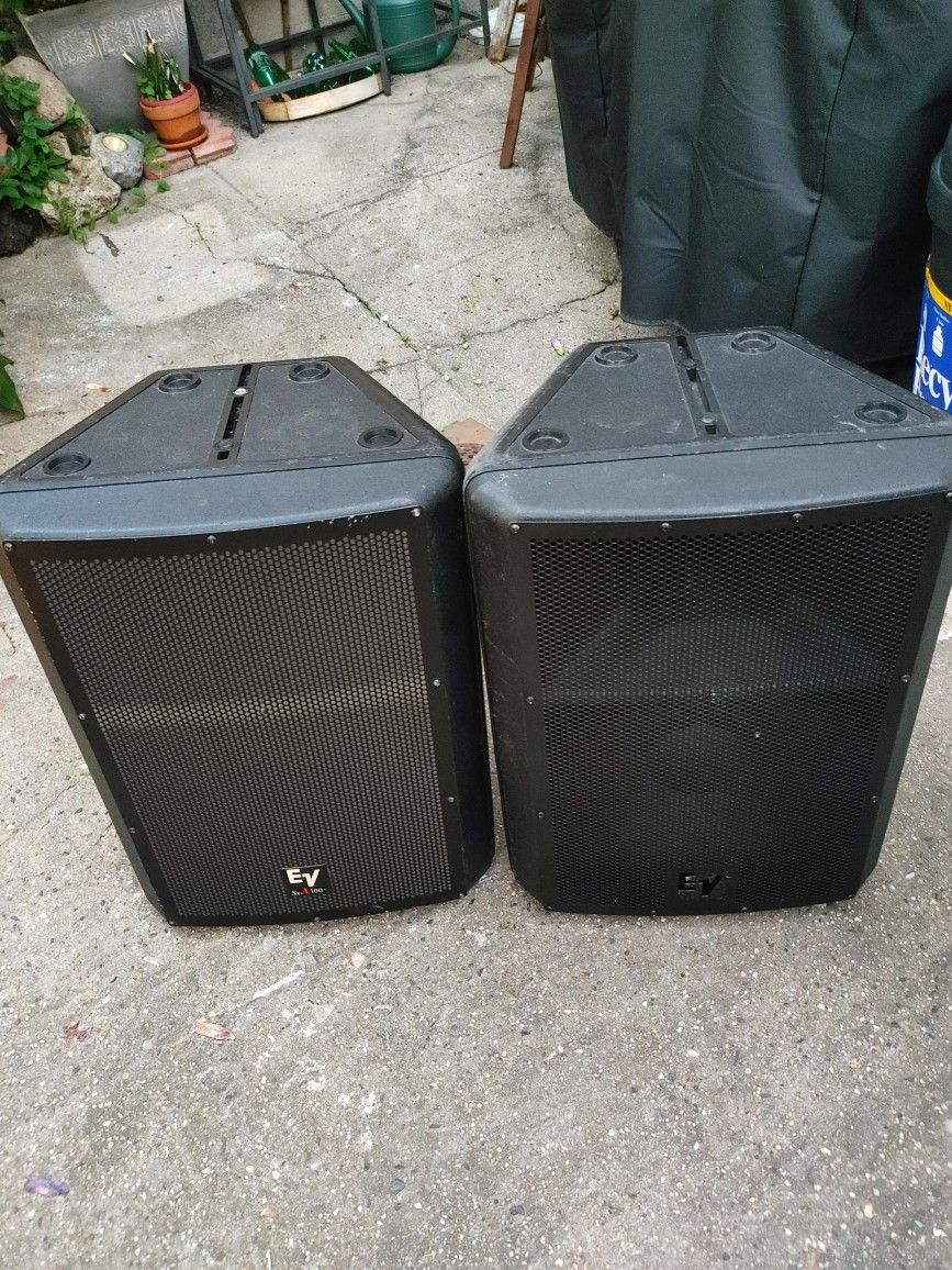 (2 ) EV SXA 100 POWERED SPEAKERS