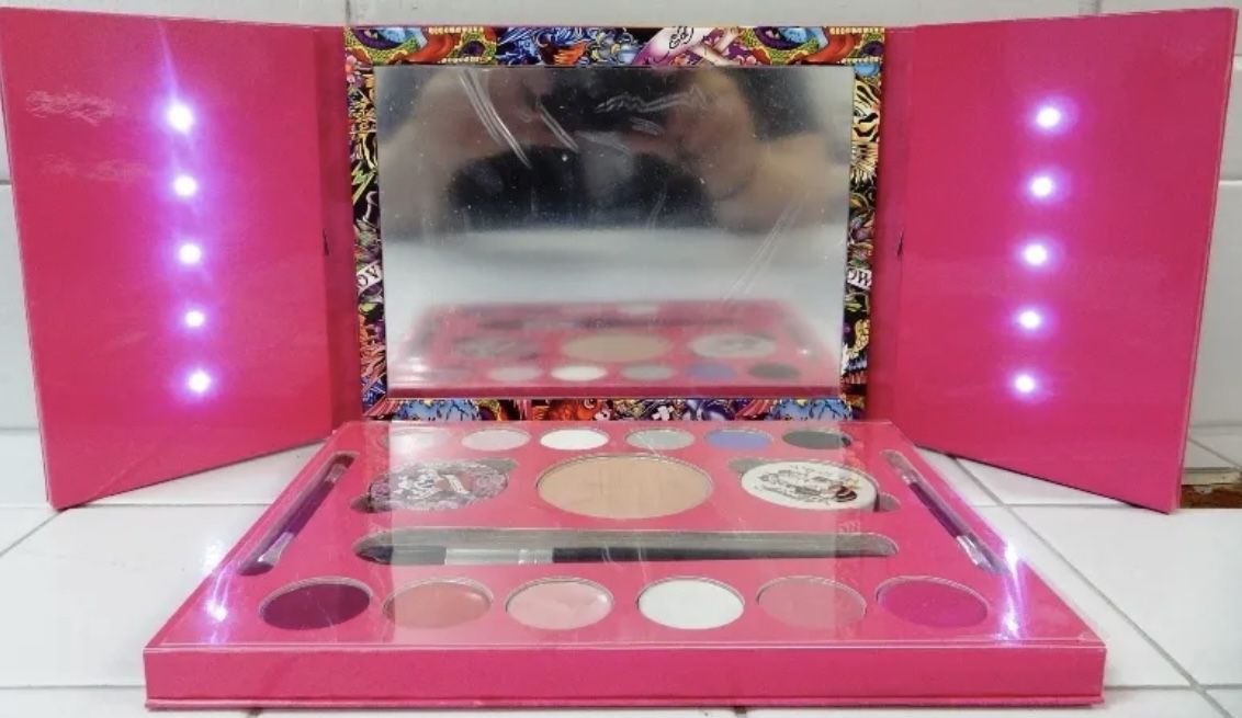 New: Rare to find Ed Hardy LOVE KILLS SLOWLY vanity makeup kit/perfume with built in mirror & lights