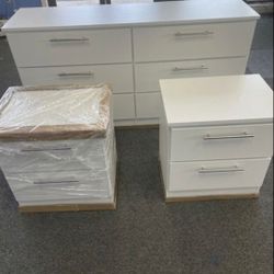 Dresser And 2 Nightstands - Cómoda Y 2 Mesitas De Noche 