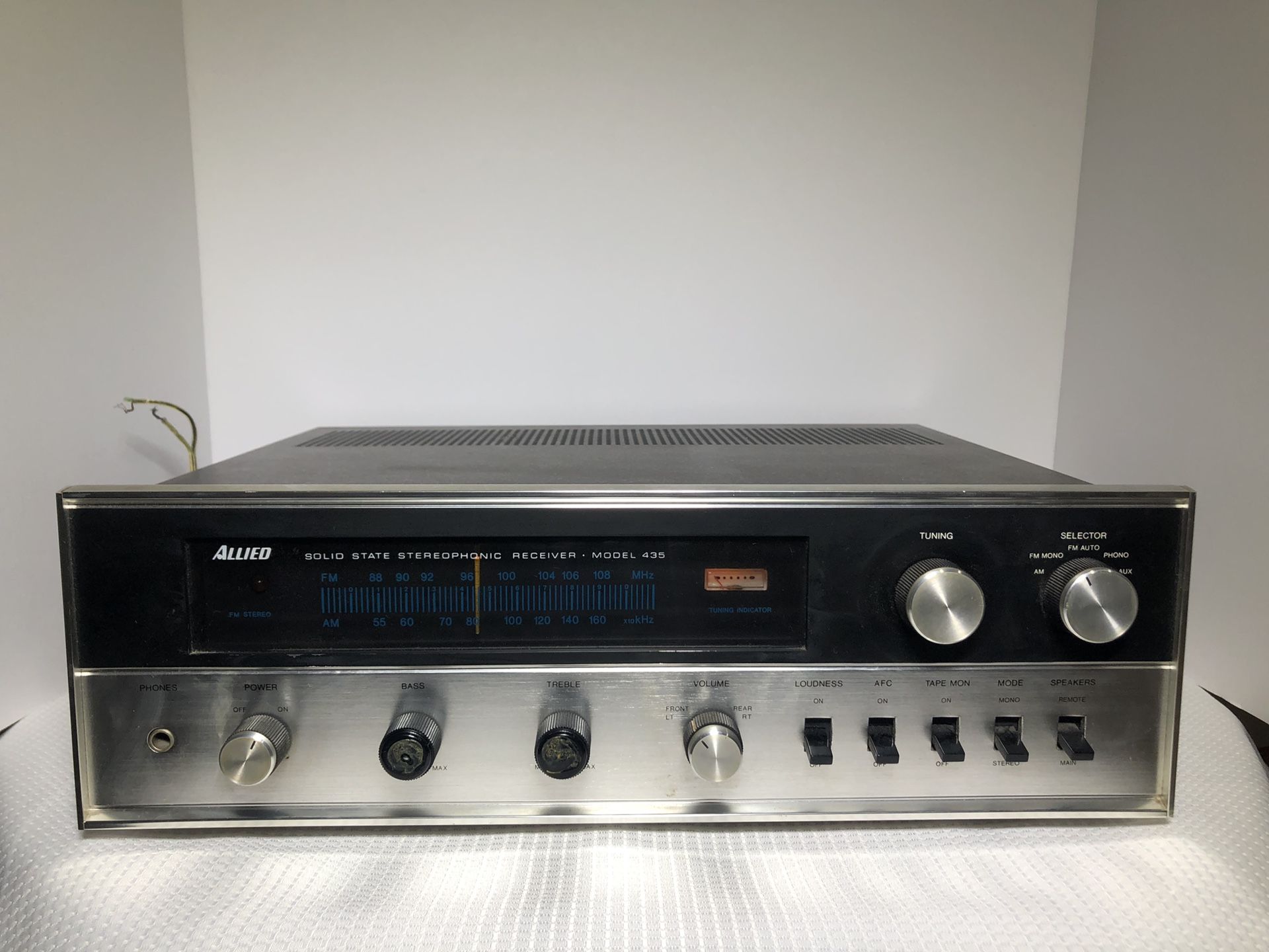 Vintage Allied AM / FM Solid State Stereophonic Receiver Amplifier - Model #435