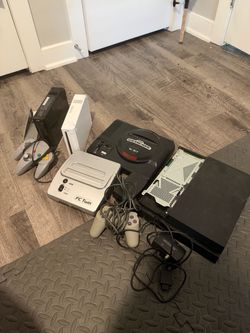 Sega Genesis, Nintendo Wii, ps4 console bundle