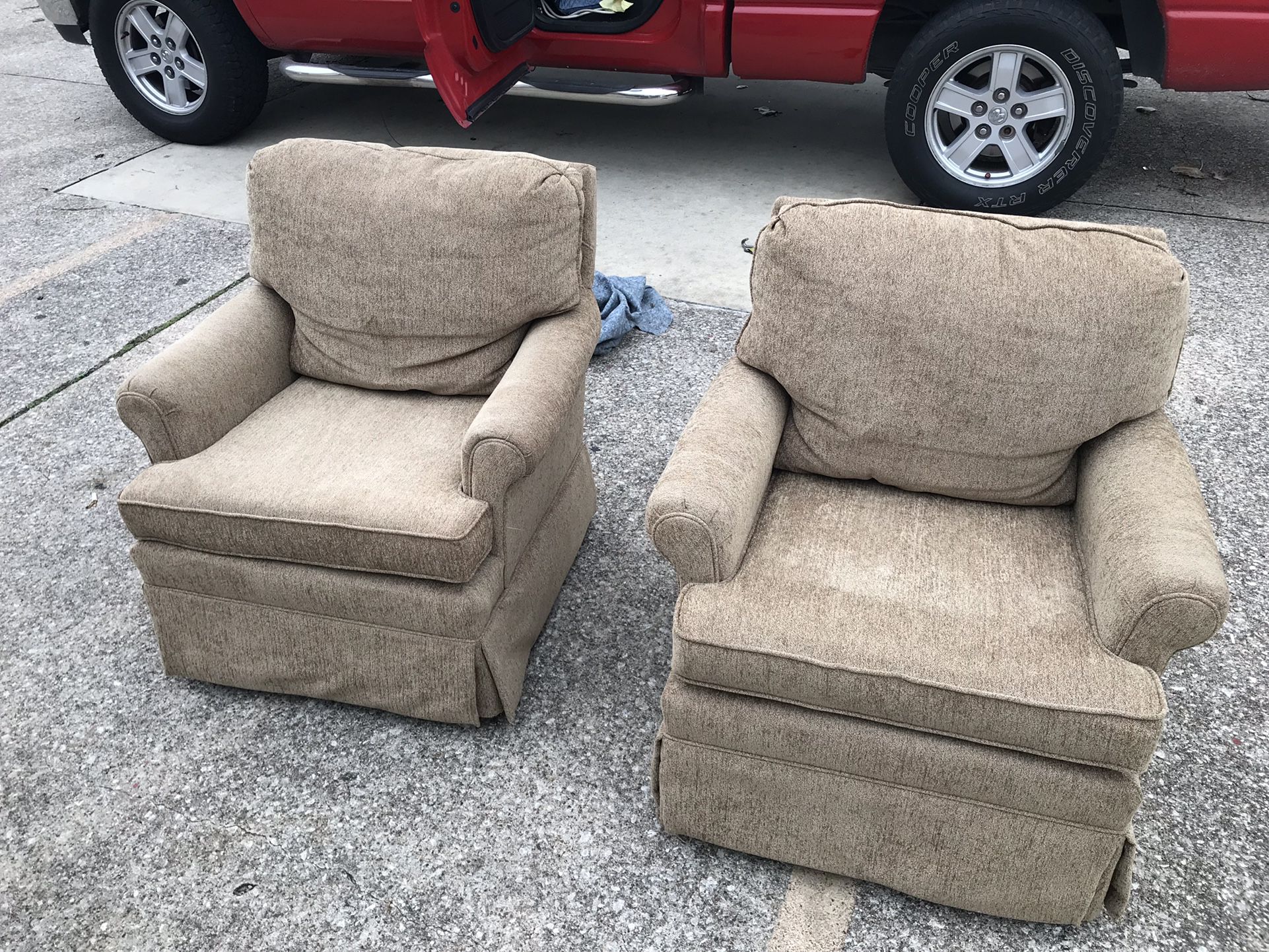 SET OF 2 WINGBACK CHAIRS 