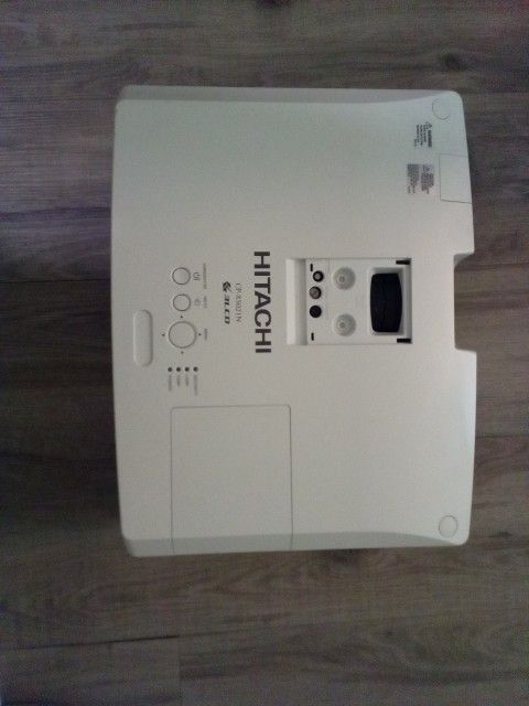 Hitachi CP-X5021N 3LCD PROJECTOR