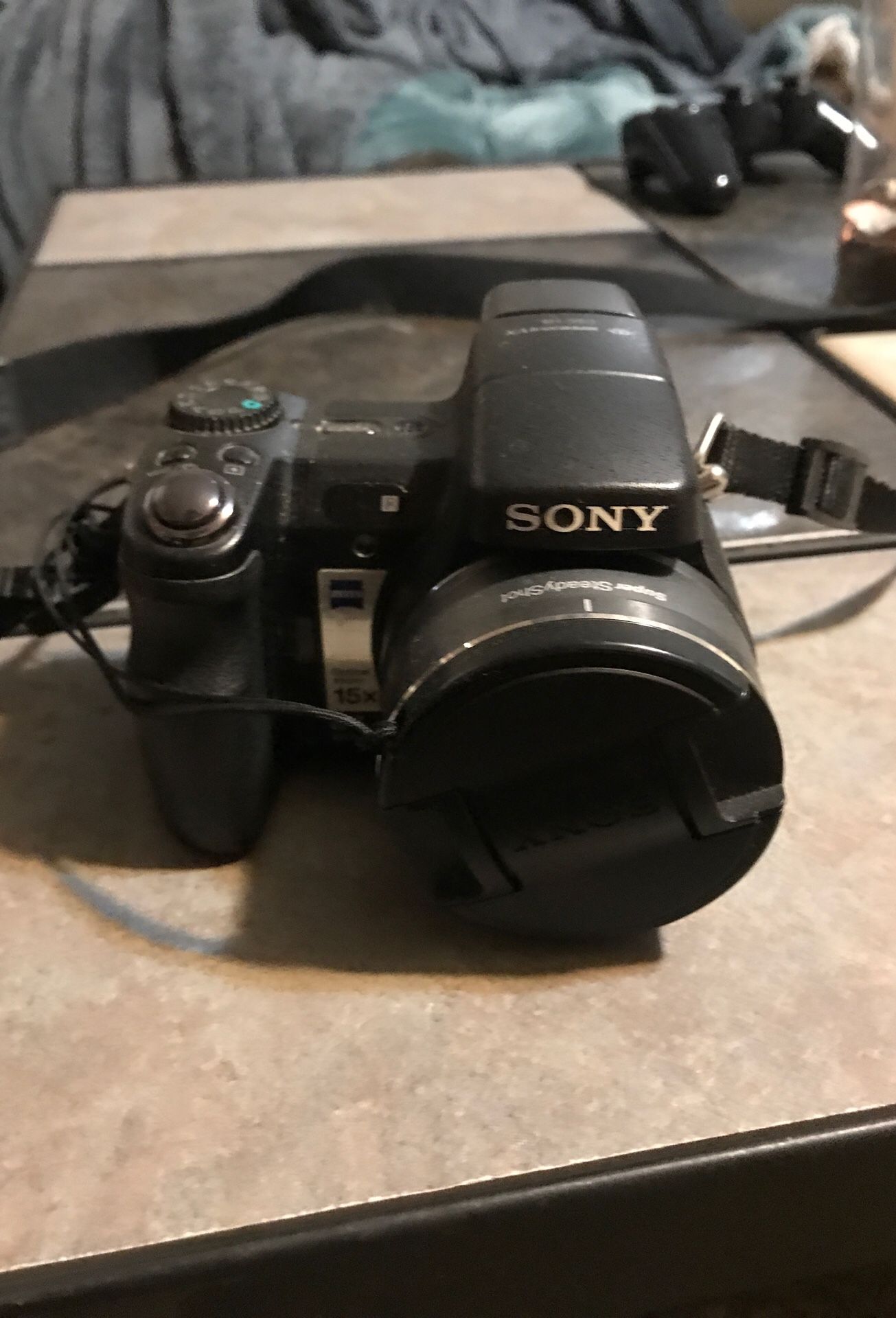 Sony DSC-H9 Camera