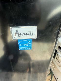 Min refrigerator with freezer