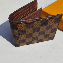 Men's Bifold Wallet. Box Included 