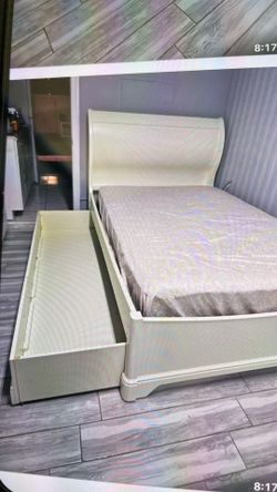 cama tamańo queen  con gabetero