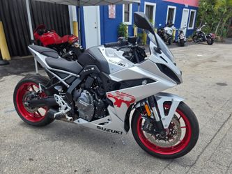 2024 SUZUKI GSX 800R