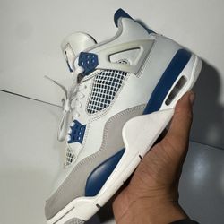 Air Jordan 4 “Military Blue” Size 9