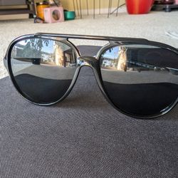 Designer Polarized sunglasses  (Great Condition)