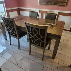 Ashley Signature Dinning Room Table Set