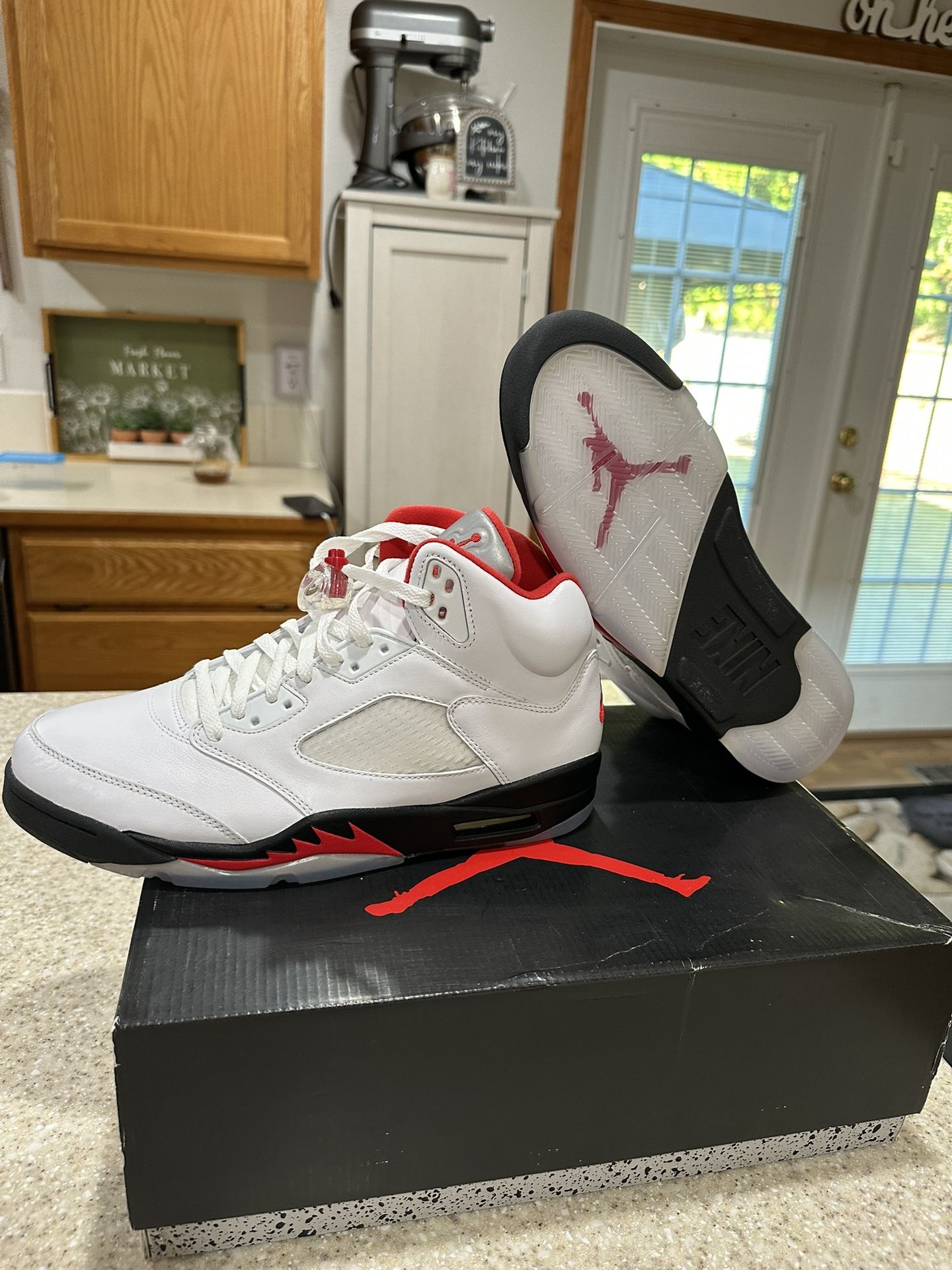 Jordan 5 Retro - Fire Red Silver Tongue