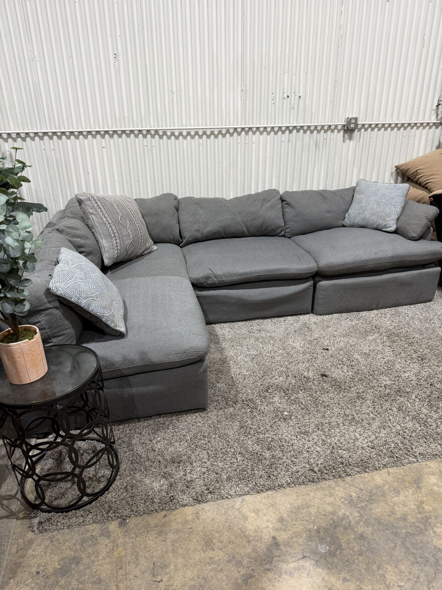 Modular Sectional Sofa Couch - 4pcs - End Recliner - Cloud Style - Delivery Available