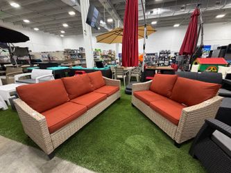 Juego de patio ,jardín, terraza o exterior precioso. Sofa y loveseat. $100 Down Payment. Ask for price