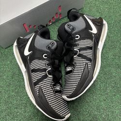 NIKE LEBRON WITNESS 7 TB BLACK WHITE SIZE 10