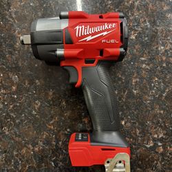 Milwaukee 1/2 friction ring mid torque impact wrench