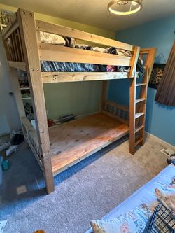 Twin Bunk bed