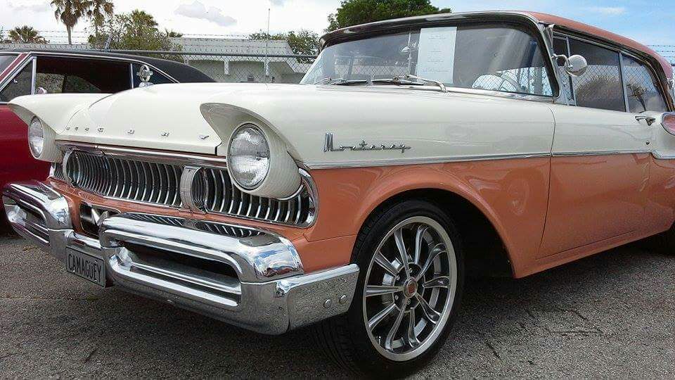 Mercury 1957, perfect condition.