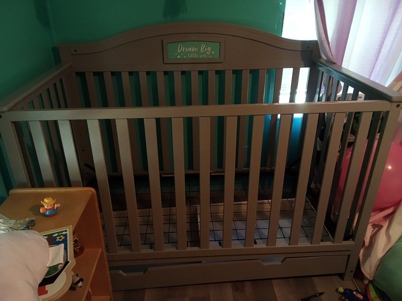 Crib With Drawer