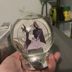 Disney Villains Snow Globe 