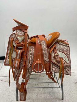 Montura charra bordada