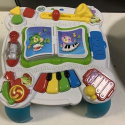Leapfrog Stand and Play Activity Table 