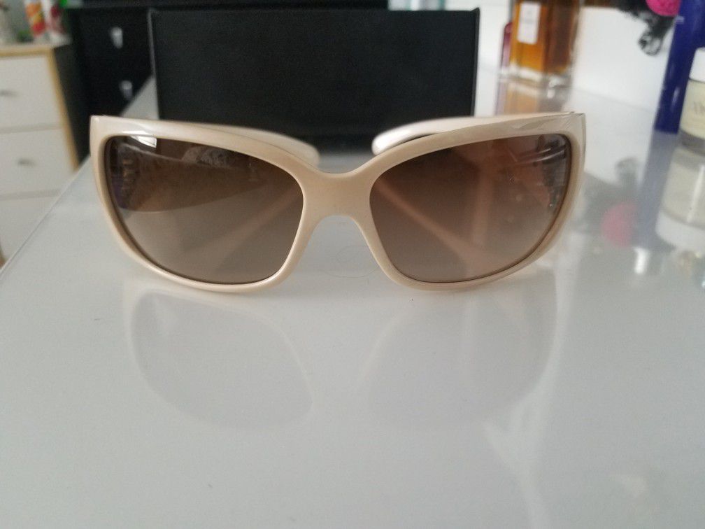 Tiffany&co cream womens sunglasses