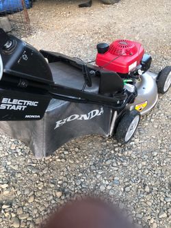 Super nice Honda electric start self-propelled lawnmower excellent condition