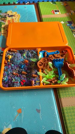 Free kinetic sand kit