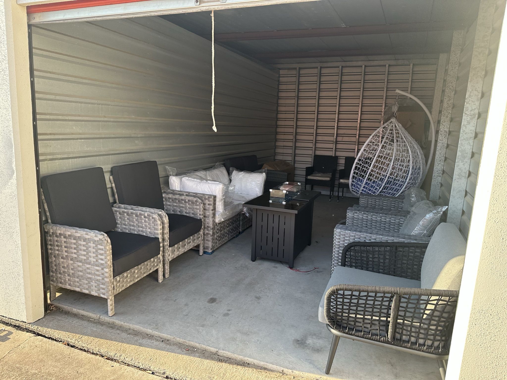 New inbox patio set (we finance and deliver)($54 down,90 day no interest payment plan)