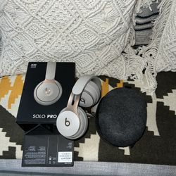 Beats Solo Pro (by Apple) 2020 Perfect Condition!