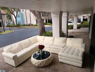 Stunning sectional couch like new condition with table