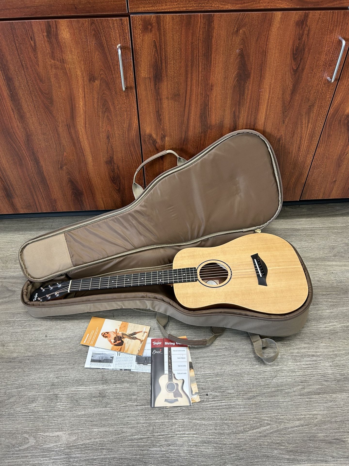Baby Taylor BT1 Mini Acoustic Guitar